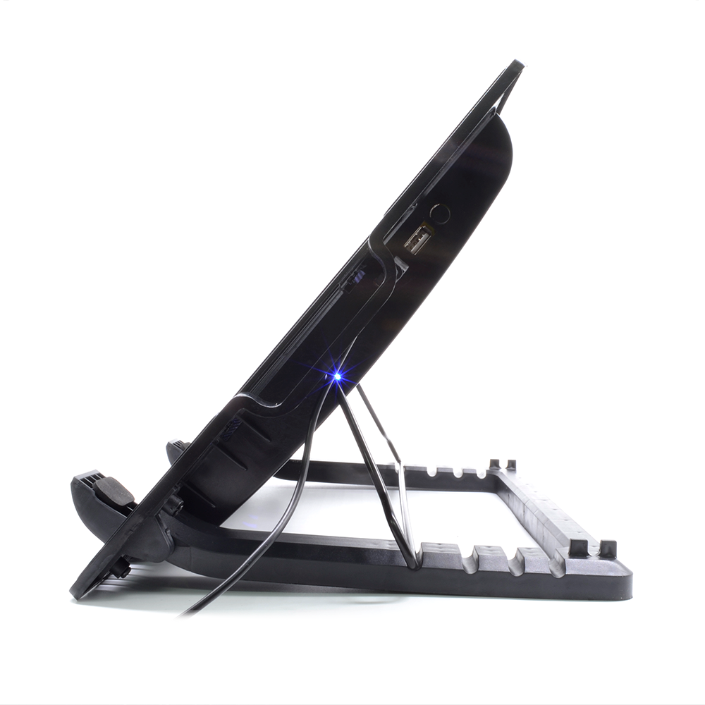 Refrigerador para portátil de un solo ventilador, vista lateral mostrando los puertos de conexión.