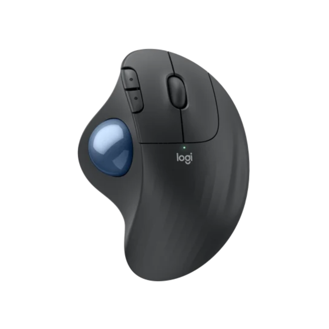 Mouse trackball Logitech M575 inalámbrico, vista frontal en ángulo con botones laterales y bola de desplazamiento.