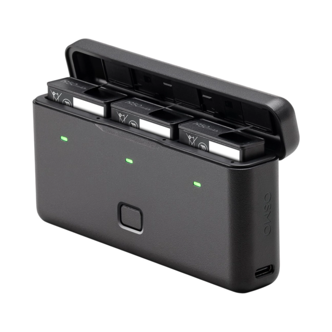 Dispositivo para cargar las baterias, se ven 3 de ellas