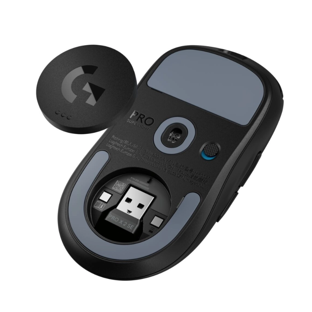 Vista de la parte del mouse donde se aprecia el adaptador usb y su funcionamiento