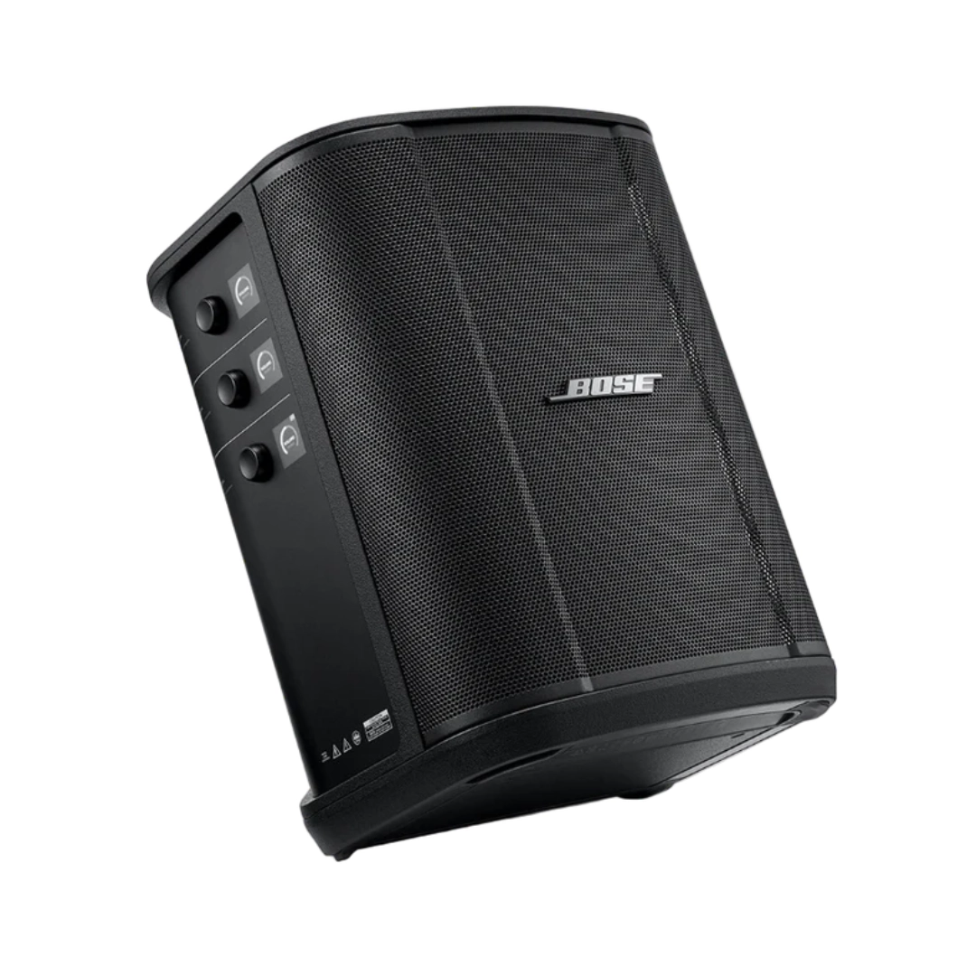 Vista del parlante bose en un angulo donde s epuede ver la parte frontal y la parte donde estan las botones