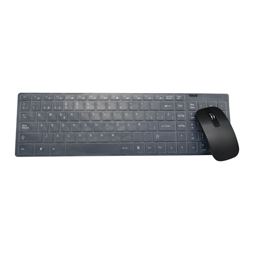 Vista en conjunto del teclado y mouse, se puede apreciar la funda del teclado