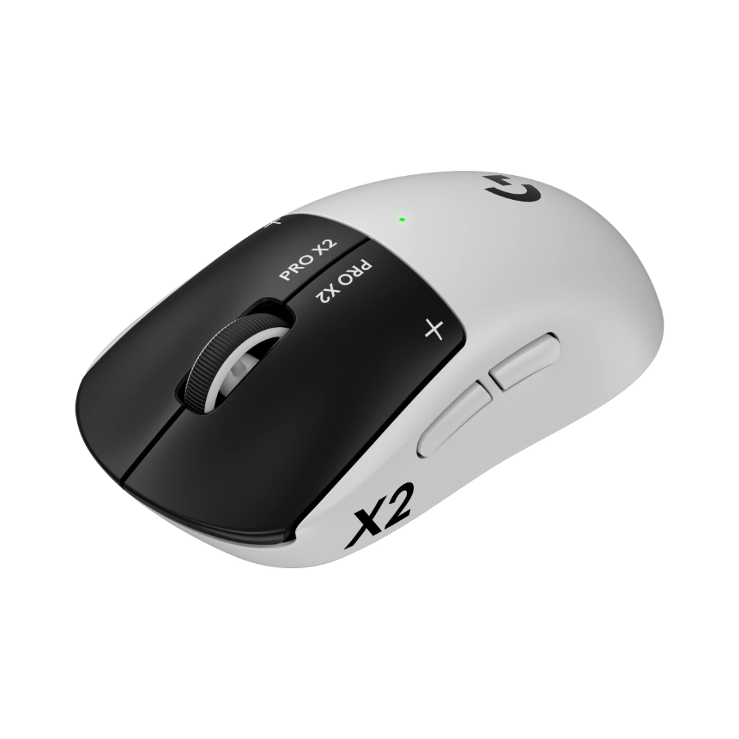 Vista de uno de los laterales del mouse, se pueden apreciar los botnes extra que tiene, ademas del diseño que tiene en esa parte