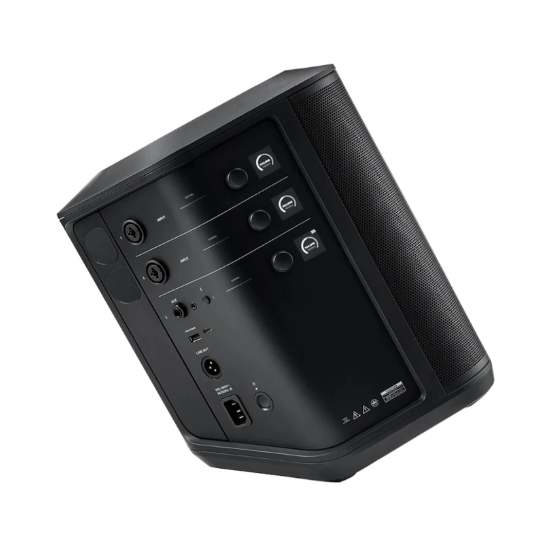 Vista trasera del parlante Bose, se puede pareciar los puertos tanto de salida como de entrada