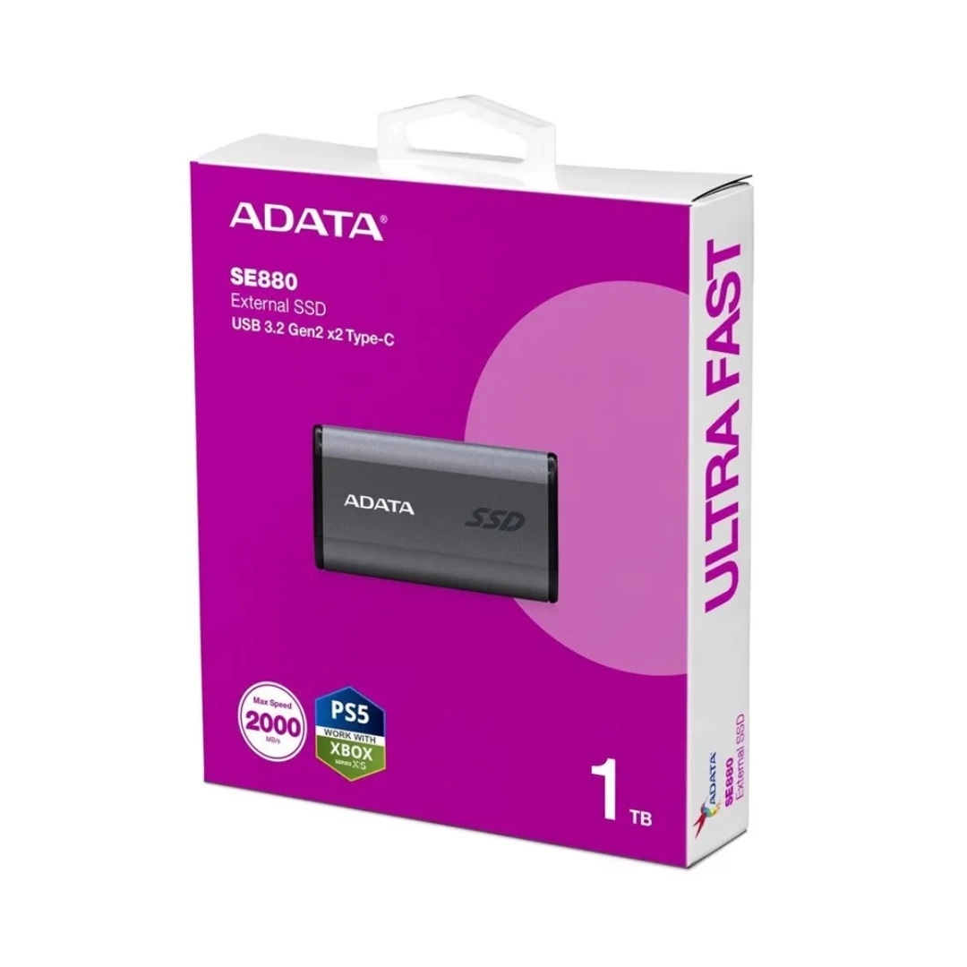 Vista del disco ssd en su caja, se puede apreciar las caracteristicas