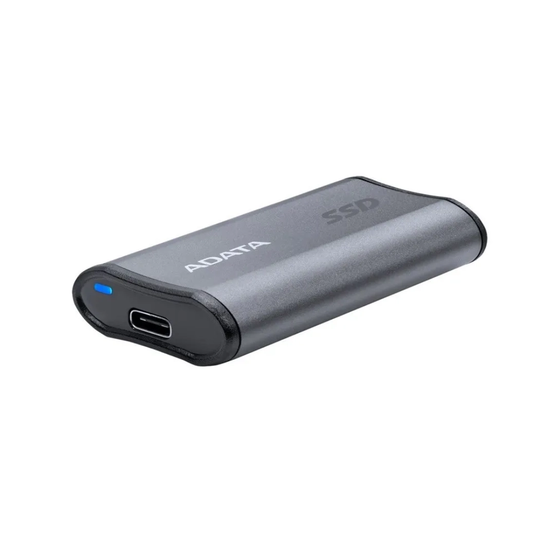Vista del disco ssd, se puede ver los puertos de entrada y salida