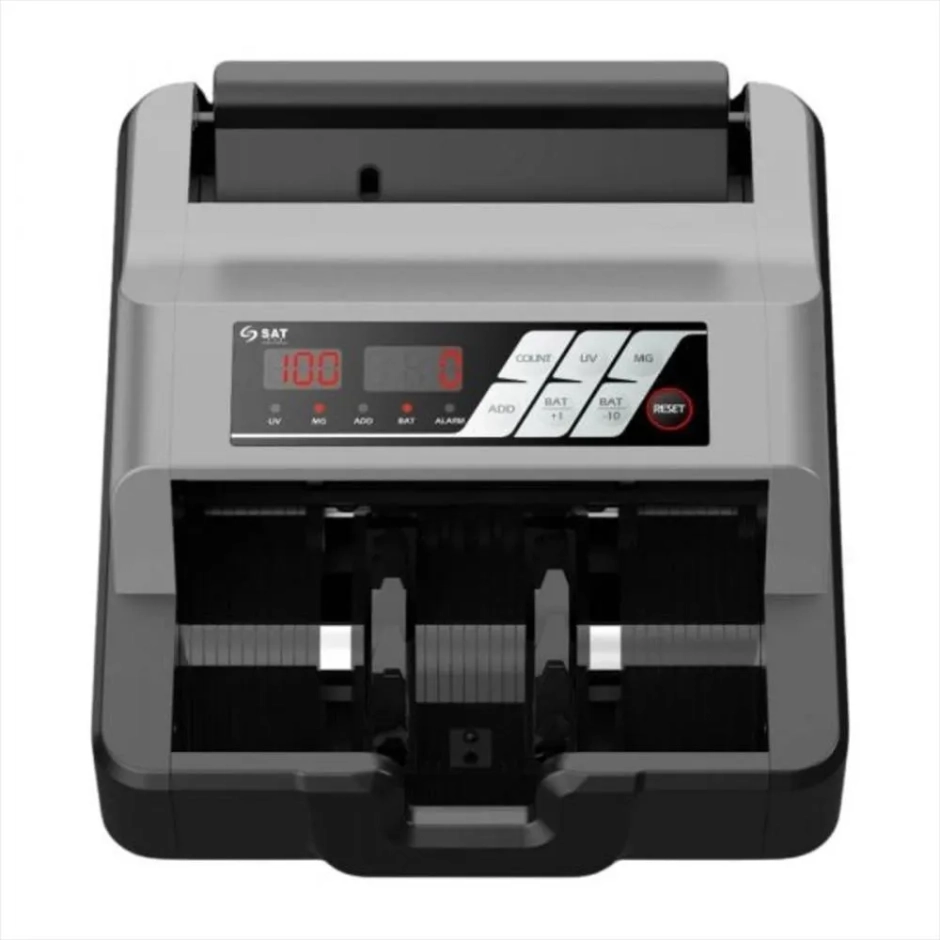 Vista frontal de la máquina contadora de billetes, se aprecia el tablero y los botones