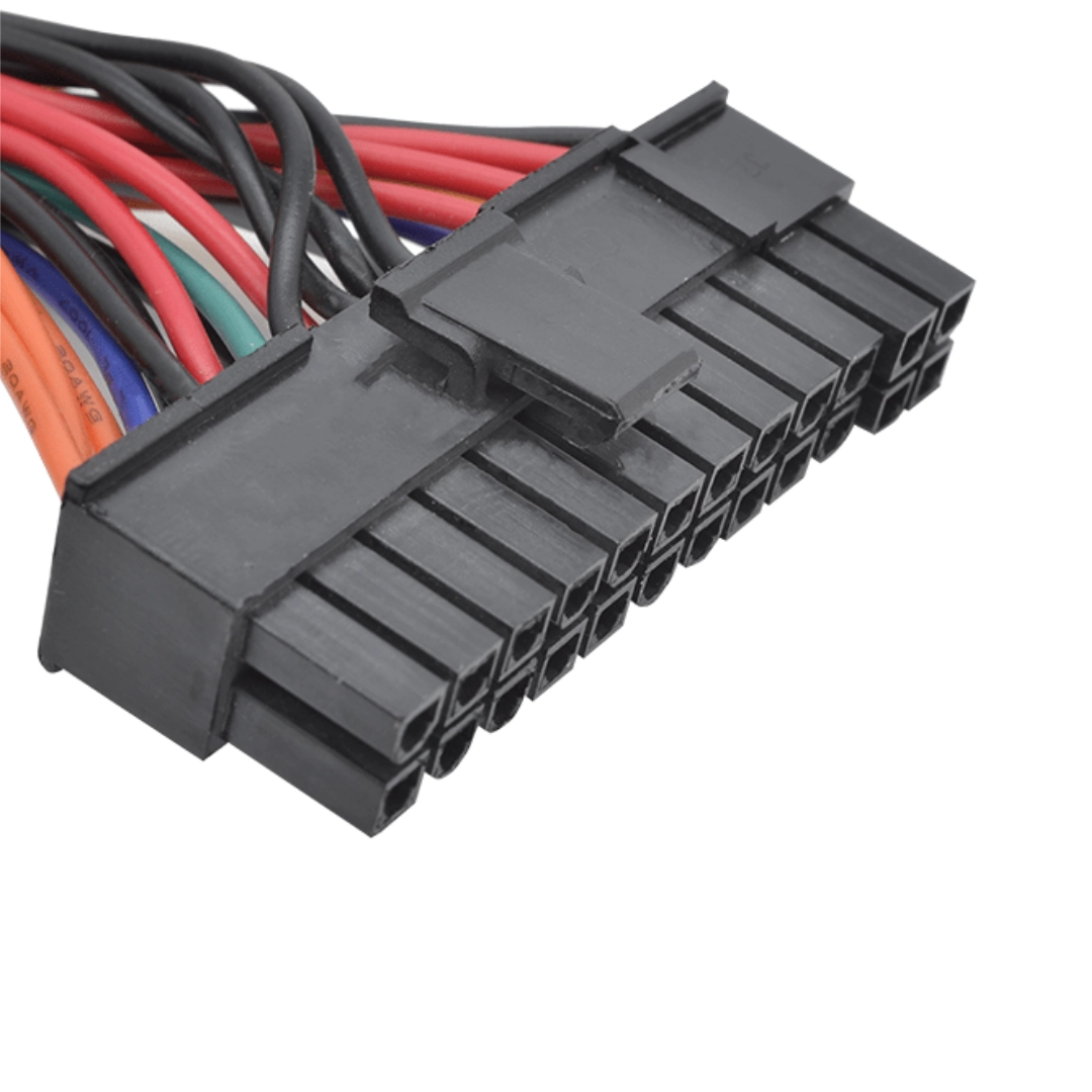 Vista del uno de los cables del regulador de voltaje para pc