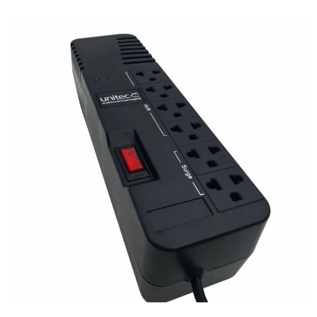 Vista frontal del Regulador Unitec U-990, se puede apreciar el boton de encendido y pagagado junto a los conectores dosponibles