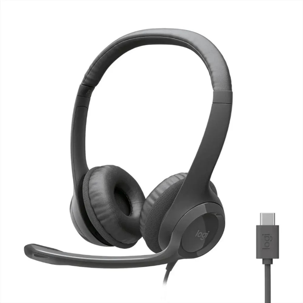 Vista de la diadema logitech se aprecia el diseño de la diadema con microfono y conector tipo c